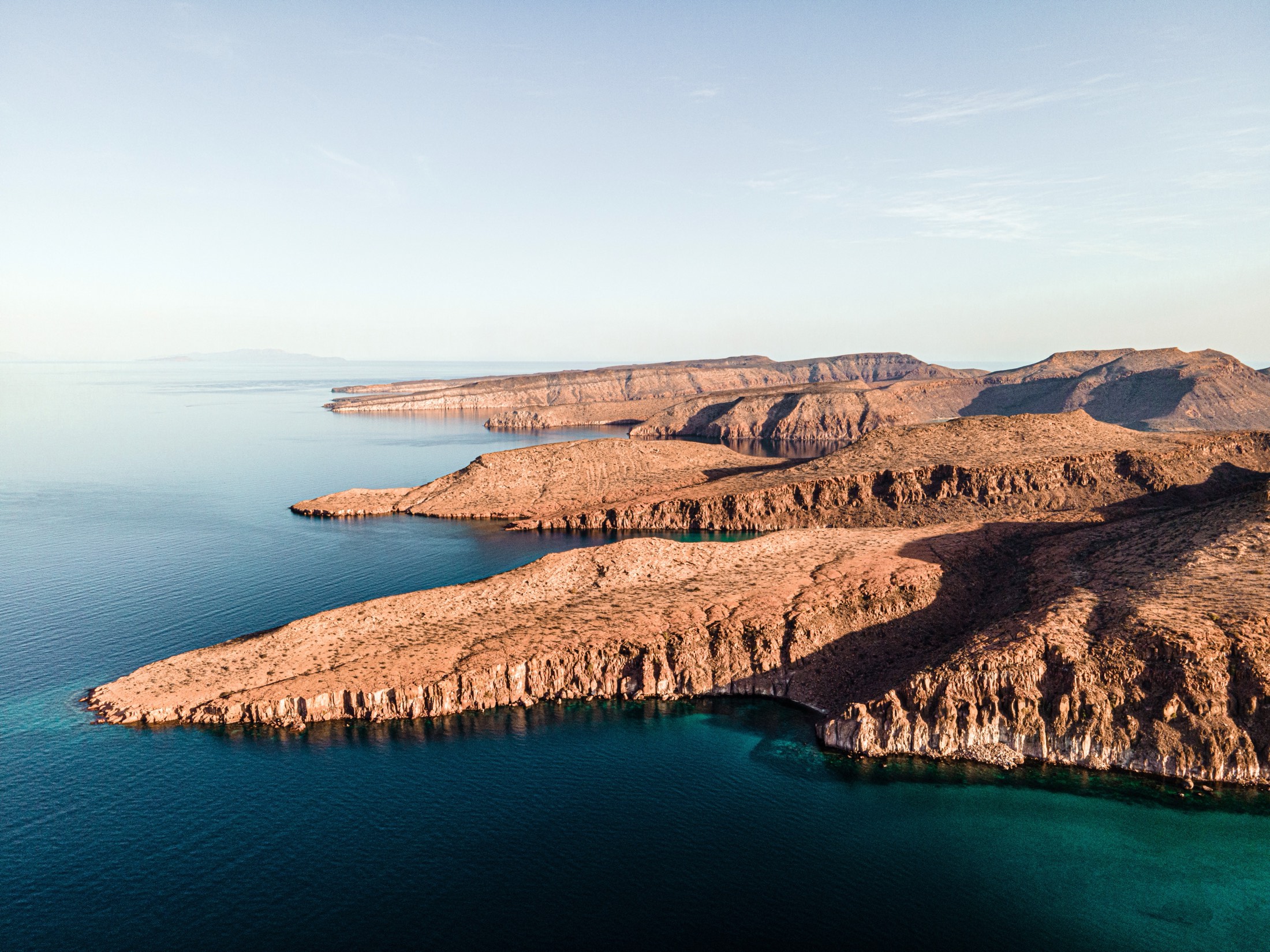 Paisaje de Baja California Sur donde el desierto se encuentra con el mar